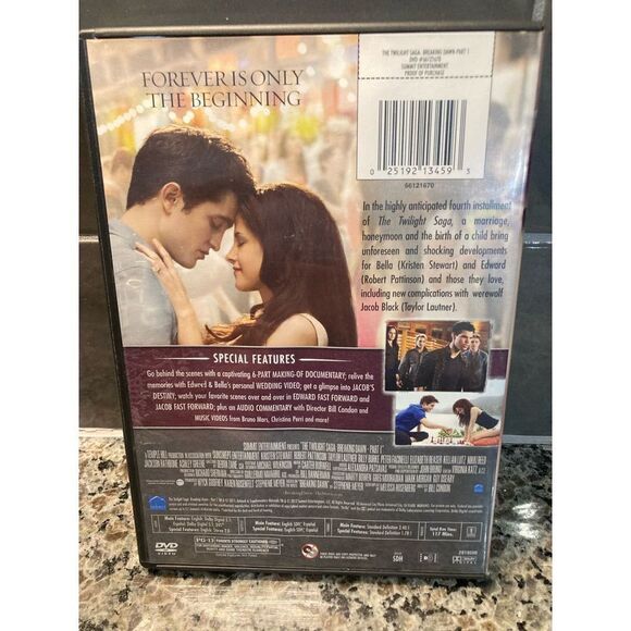 Breaking Dawn two disc special edition - Picture 4 of 6